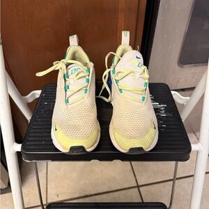 Nike Kids Sneakers in Cream and Lime